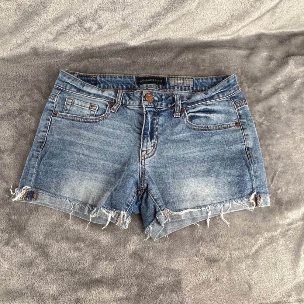Aeropostale Womens Midi Denim Shorts Medium Wash Raw Hem Size 4